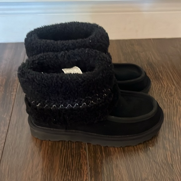 NWT UGG Mini Braided Boots! - Picture 4 of 7